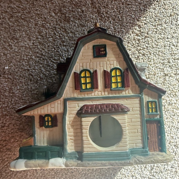 Festive Holiday Cider Mill Decoration - Picture 5 of 5